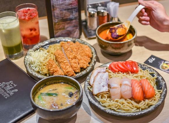 大遠百美食廣場